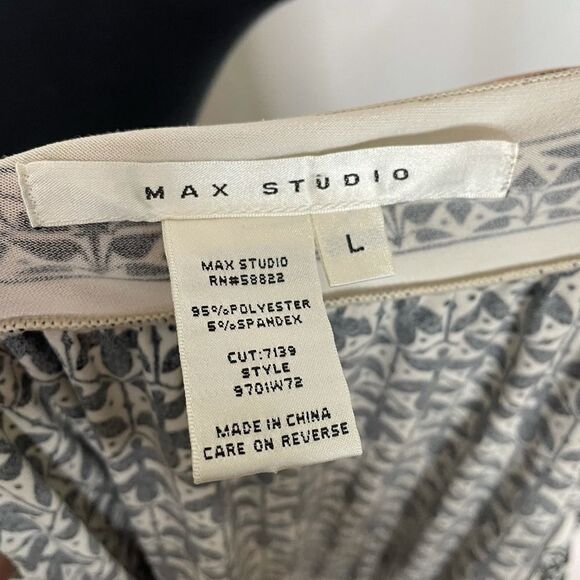 Max Studio V-Neck Blouse - Women’s L - Picture 5 of 6